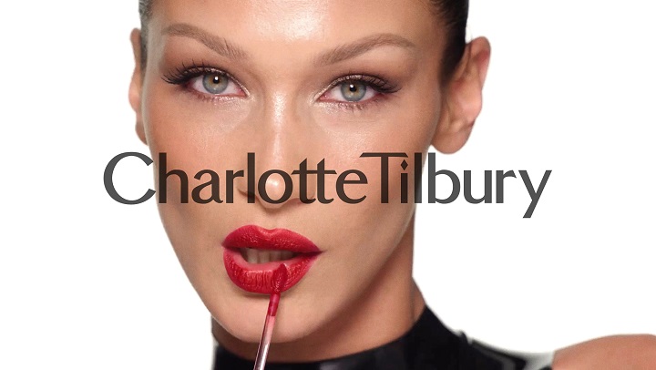 CHARLOTTE TILBURY 品牌彩妆灵感缪斯 BELLA HADID倾情演绎CT羽雾唇釉系列广告大片！